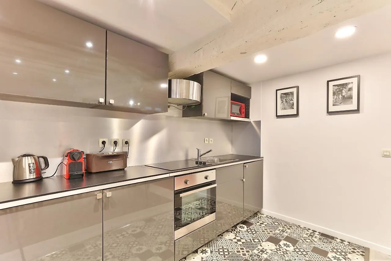 100 - Luxury 2 Bedroom - Beaubourg Marais Paris