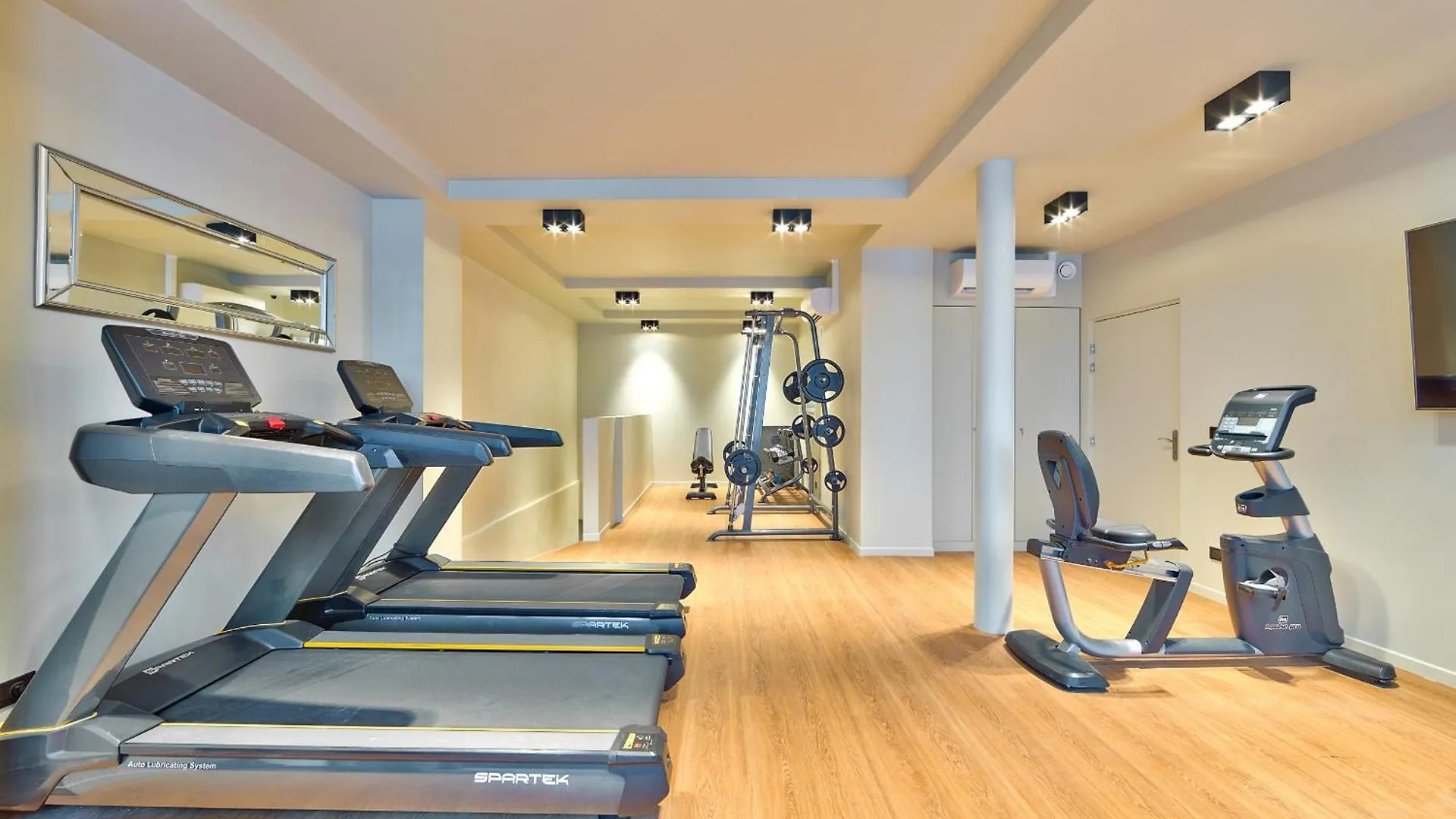 Apartment 100 - Luxury 2 Bedroom - Beaubourg Marais Paris France