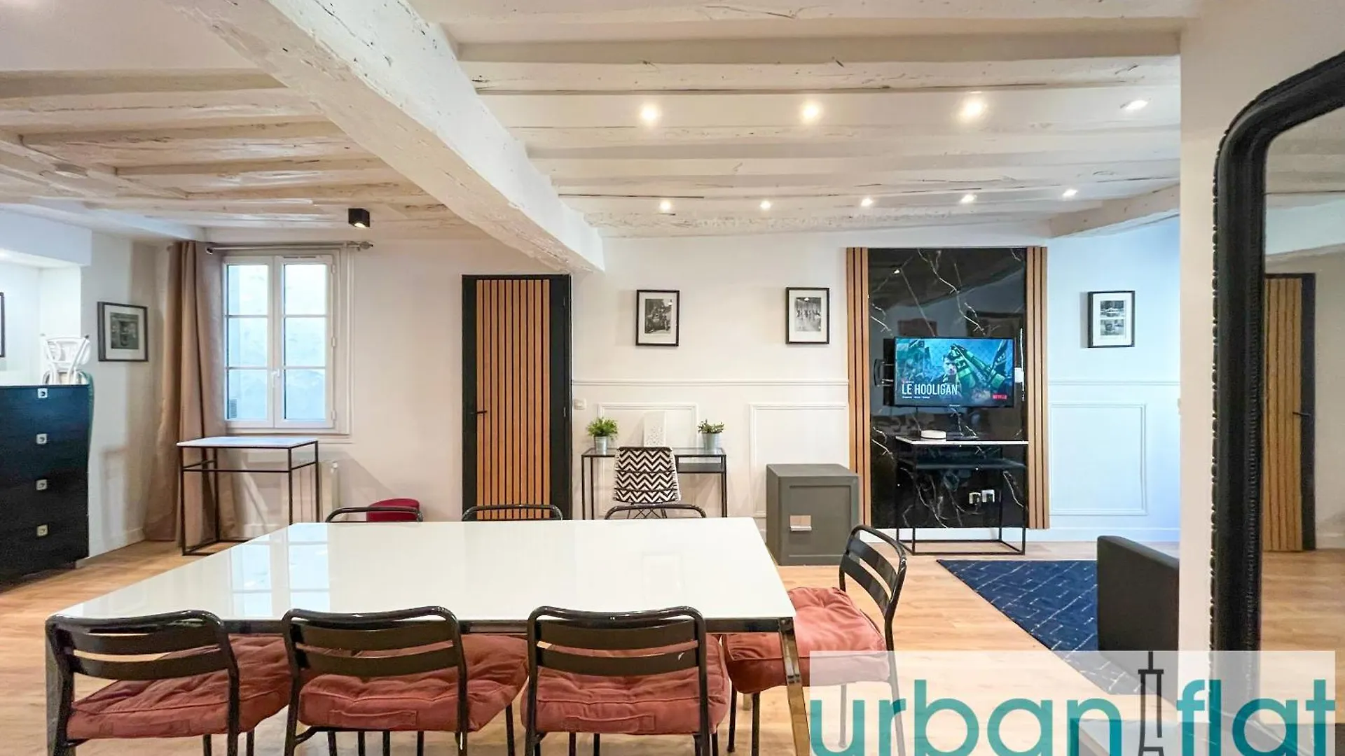 100 - Luxury 2 Bedroom - Beaubourg Marais Paris 0*,  France