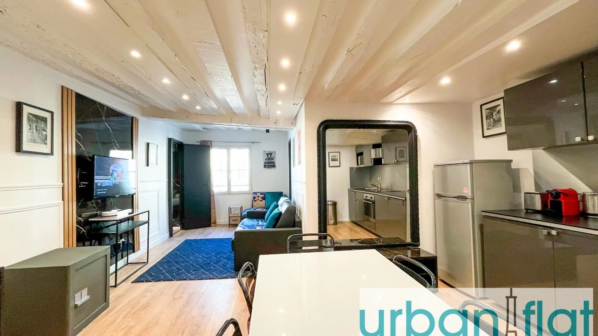 100 - Luxury 2 Bedroom - Beaubourg Marais Paris Apartment