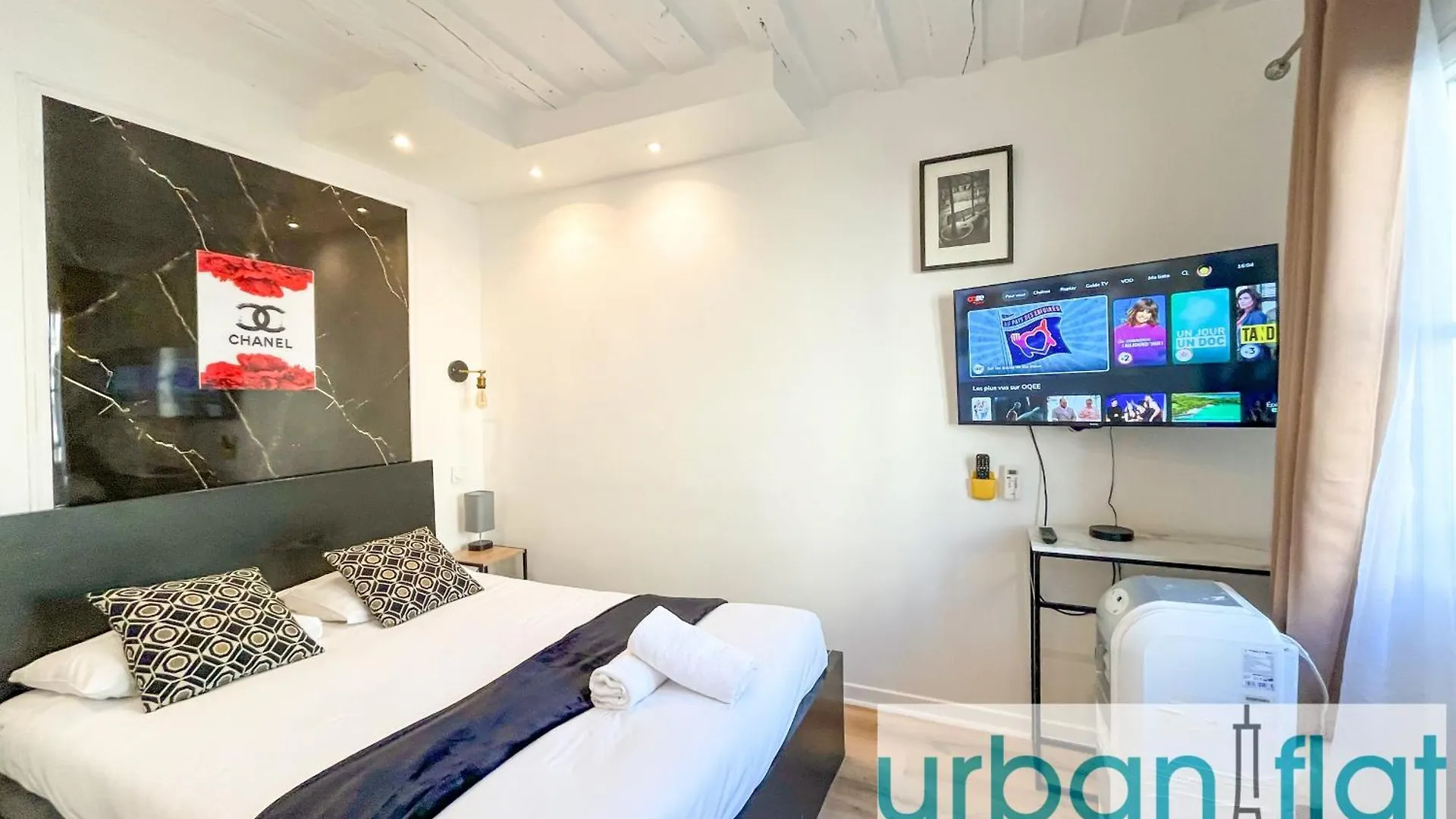 Apartment 100 - Luxury 2 Bedroom - Beaubourg Marais Paris France