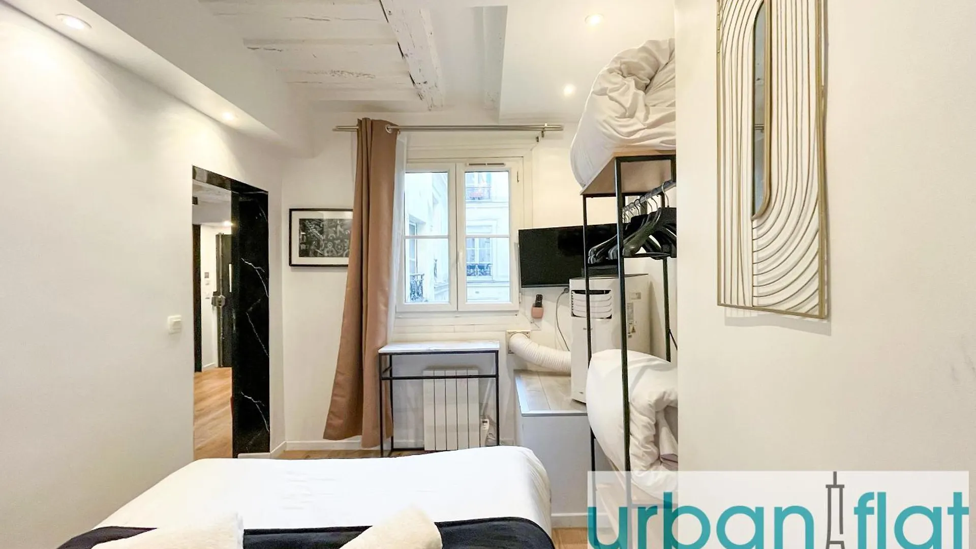 100 - Luxury 2 Bedroom - Beaubourg Marais Paris Apartment