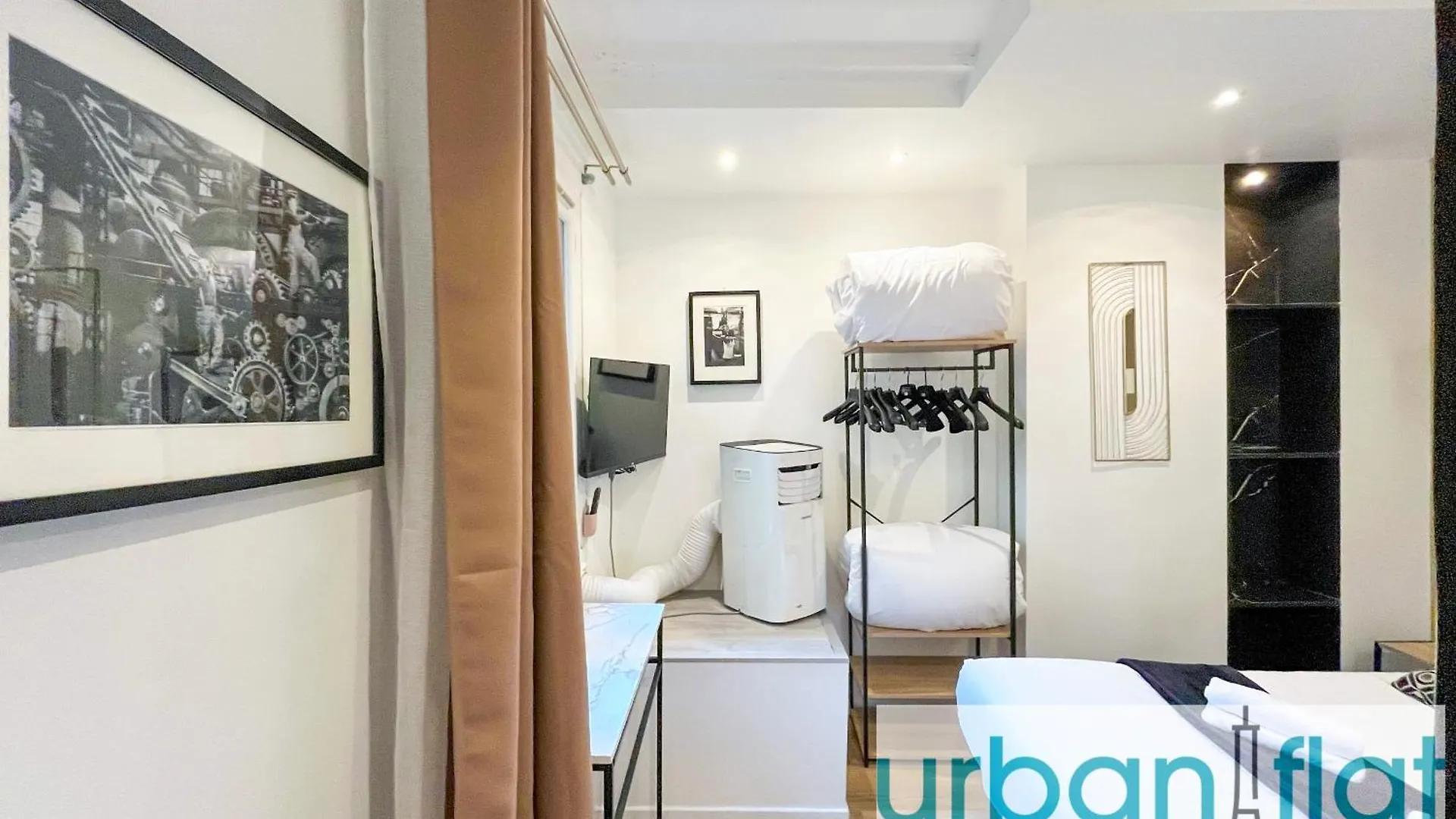 100 - Luxury 2 Bedroom - Beaubourg Marais Paříž Francie